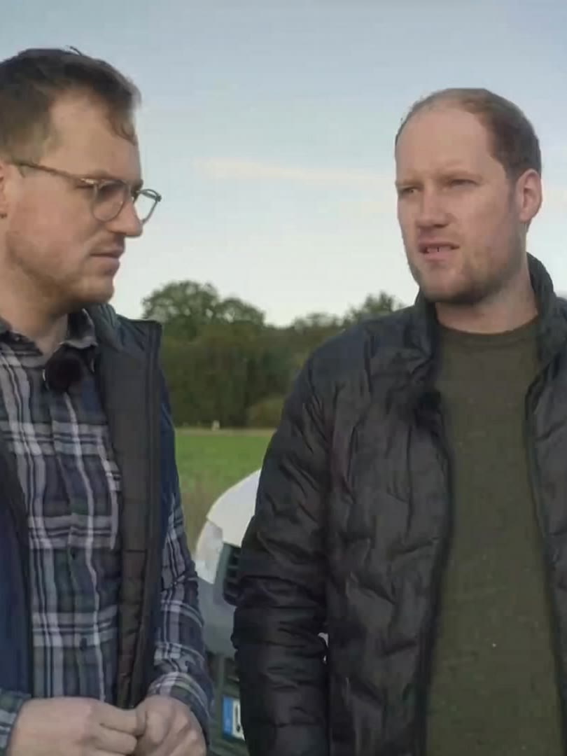 Interview mit Landwirt Thilo Bremer auf dem Feld an der Lüneburger Heide